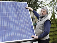 <p>Photovoltaik entwickelt sich zu einem Boom. Mit der Sonnenstraelen GmbH gibt es im niederrheinischen Produktionsgebiet einen Spezialanbieter, der auch…</p>