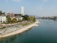 <p>Das Projekt ist einmalig für eine Schweizer Innenstadt: Kies wird aus dem Rhein gebaggert und entlang des Rheinbords neu aufgeschüttet. Ein…</p>