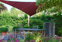 <p>Zu einem entspannten Aufenthalt im Freien gehören Sonnenschirme, Pavillons und Sonnensegel aus hochwertigen Materialien, um vor UV-Strahlen und Regen…</p>