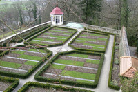 <p></p><p>Bekannt für seinen Rosengarten mit seinen Hunderten von Zuchtsorten zieht Schloss Heidegg jedes Jahr von Mai bis September</p>
<p>rosenbegeisterte…</p>