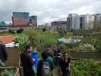 <p>Familiengartenareale sind im Wandel. Neue Formen des urbanen Gärtnerns und verdichtetes Bauen in Städten bringen neue Herausforderungen für die…</p>