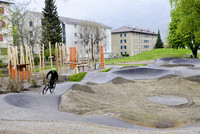<p>Der am 4. Mai neu eröffnete Spielplatz «Segnes» im Churer Rheinquartier sorgt für Bewegung, sei es auf dem Pumptrack oder beim Klettern, Balancieren…</p>