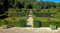 <p>Das französische Nachbarland ist reich an Schlössern, Burgen sowie zugehörigen Parks und Gärten – vor allem im Burgund. Doch viele sind alt, marode…</p>