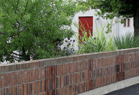 <p></p><p>Ziegel ist ein beliebtes Ma­terial, das traditionell in der Gartenarchitektur zum Bau oder zum Verblenden von Mauern verwendet wird. </p>
<p>Ziegel, auch…</p>