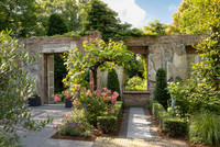 <p>In der Nähe von Bonn hat Volker Püschel einen einzigartigen Ruinengarten geschaffen. In den Mauern einer alten Villa entstand ein mediterraner Garten…</p>