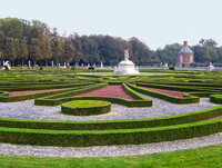 <p>Der etwa 300 Jahre alte Schlosspark von Nordkirchen im westfälischen Münsterland war lange Zeit verfallen, zugewachsen und teilweise verschüttet. 1988…</p>