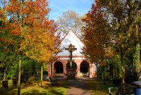 <p>Der sowohl unter Denkmal- als auch unter Naturschutz stehende Alte Friedhof in Freiburg ist heute eine stimmungsvolle öffentliche Parkanlage, die bei…</p>