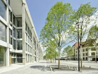 <p>Auf dem Areal des Synthes-Neubaus in Zuchwil wurden vor Kurzem 28 Grossbäume verpflanzt. Mit verschiedenen Massnahmen – von der Planung bis hin zu…</p>