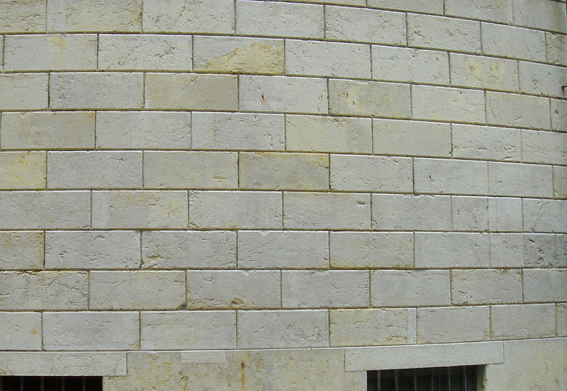 Kalksteinmauer nach der Reinigung