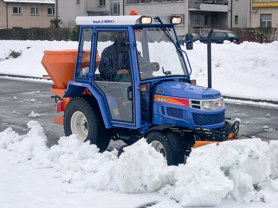 Winterdienst mit Traktoren